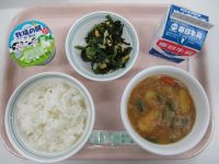 じゃがいものカレーそぼろ　なのはな和え　ヨーグルト