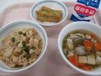 そぼろご飯　けんちん汁　ちくわの磯辺揚げ
