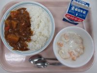 カレーライス　フルーツヨーグルト