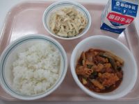 豚肉のケチャップ煮　大根サラダ