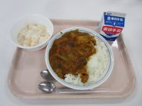 カレーライス　フルーツヨーグルト