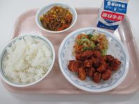 マグロのケチャップ煮　おかか和え　糸こんソテー