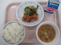 鶏のから揚げ　ほうれん草のごま和え　玉ねぎのみそ汁