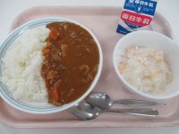 カレーライス　フルーツヨーグルト