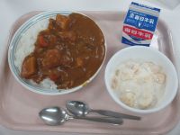 カレーライス　フルーツヨーグルト