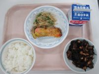 鮭のマヨネーズ焼き　いんげんのごま和え　ひじきの煮物