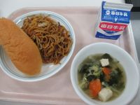 コッペパン　やきそば　中華スープ