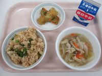 そぼろご飯　ちくわの磯辺揚げ　野菜スープ