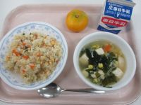 焼き飯　中華スープ　みかん