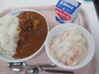 カレーライス　フルーツヨーグルト