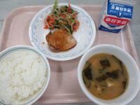 鶏の照り焼き　小松菜のおかか和え　みそ汁　　　小松菜は新宮市で採れたものです