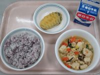 ゆかりご飯　豆腐の中華煮　さつまいもの天ぷら