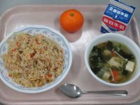 焼き飯　中華スープ　みかん