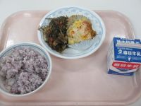 ゆかりご飯　ささみのホイル焼き　糸昆布の煮物