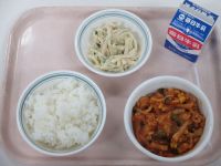 ぶたにくのケチャップ煮　大根のツナマヨ和え