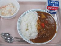 カレーライス　フルーツヨーグルト