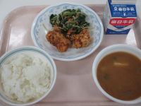 鶏のから揚げ　ごま和え　みそ汁