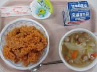 チキンライス　ウインナーのスープ　青りんごゼリー