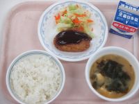 コロッケ　ゆで野菜　みそ汁
