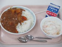 カレーライス　フルーツヨーグルト
