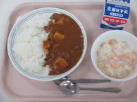 カレーライス　フルーツヨーグルト
