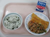 わかめごはん　チンジャオロースー　いかの黄金揚げ