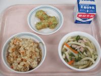 鶏ごぼうご飯　ちくわの磯辺揚げ　かやくうどん