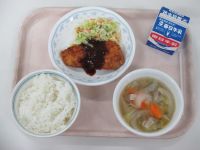 さかなのフライ　キャベツのサラダ　野菜スープ