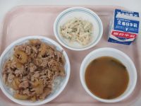 ぶたどん　だいこんのツナマヨあえ　みそ汁