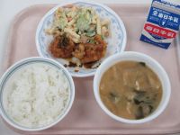 ユーリンチー　マカロニサラダ　みそ汁