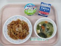 焼きそば　中華スープ　ヨーグルト