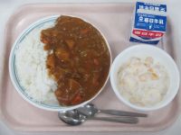 カレーライス　フルーツヨーグルト