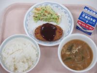 コロッケ　キャベツのサラダ　みそ汁