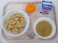 焼き飯　中華スープ　みかん