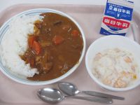カレーライス　フルーツヨーグルト