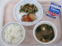 鶏の梅肉焼き　ごま和え　みそ汁