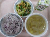 ゆかりごはん　ジビエウインナーのスープ　ツナ和え　野菜ジュース　　※積雪のため牛乳はありません