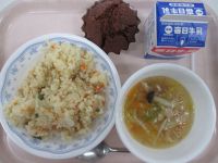 ピラフ　野菜スープ　ココア蒸しパン