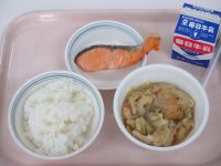 鮭の塩焼き　厚揚げの煮物