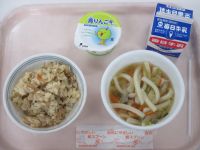 鶏ごぼうご飯　かやくうどん　青りんごゼリー