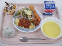 わかめご飯　ミートソーススパゲティ　鶏のレモン揚げ　鶏の梅肉焼き　エビフライ　ポテトサラダ　ナムル　コーンスープ　パフェ※6年生　お楽しみ給食の日です