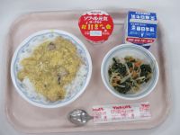 親子どんぶり　ごま和え　ヨーグルト