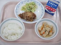 鶏肉のパン粉焼き　キャベツのサラダ　高野の煮物