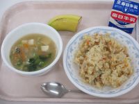 焼き飯　中華スープ　バナナ