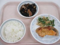 鮭のマヨネーズ焼き　ごま和え　ひじきの煮物