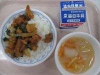 トリニータ丼　じゃがいものスープ