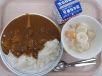 カレーライス　フルーツヨーグルト