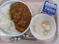 カレーライス　フルーツヨーグルト