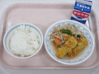 野菜の炒め物　ちくわの黄金揚げ