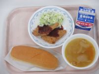 コッペパン　なまずのフライ　キャベツのサラダ　オニオンスープ